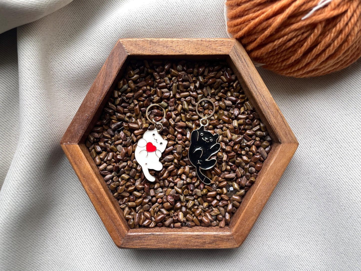 Cat stitch markers
