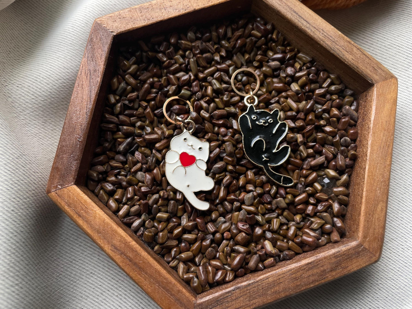 Cat stitch markers
