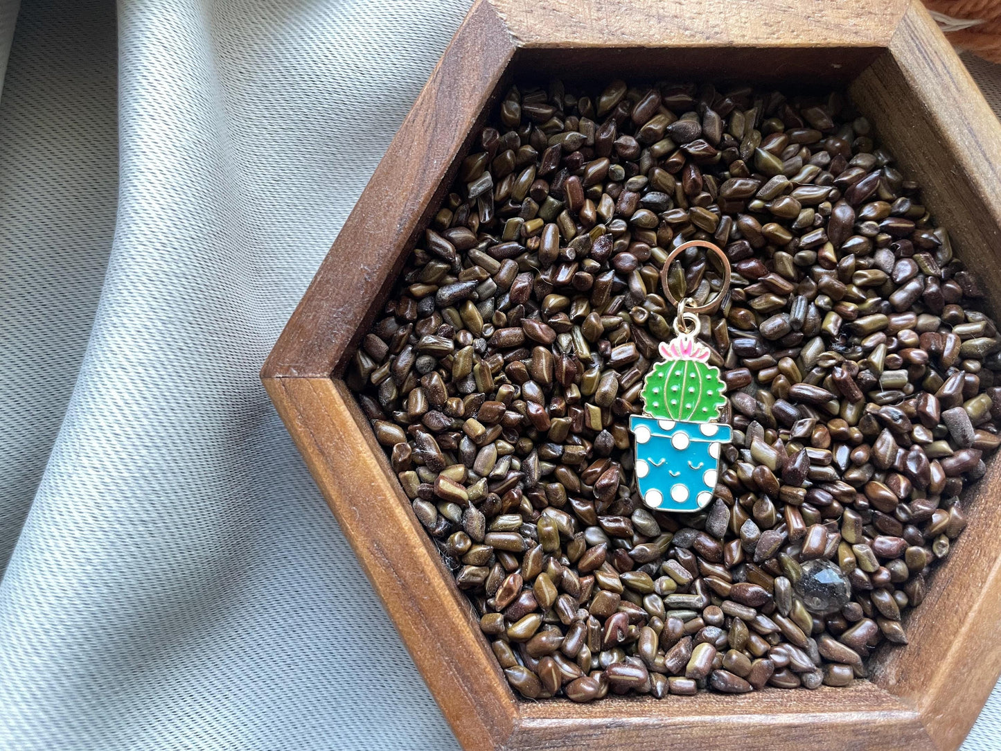 Cactus stitch marker