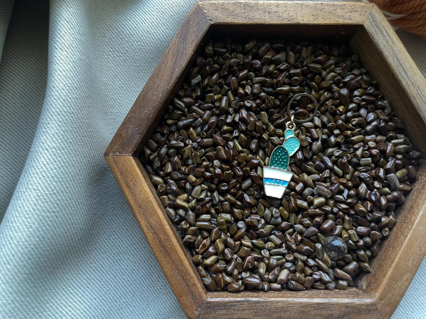 Cactus stitch marker