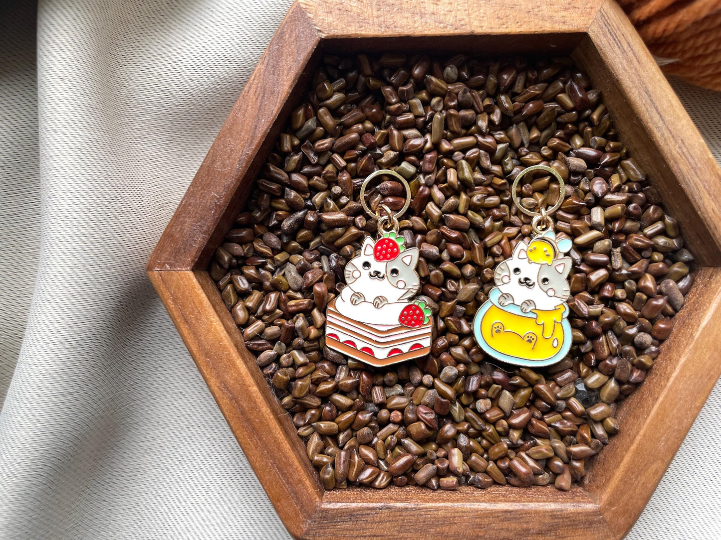Cat stitch markers