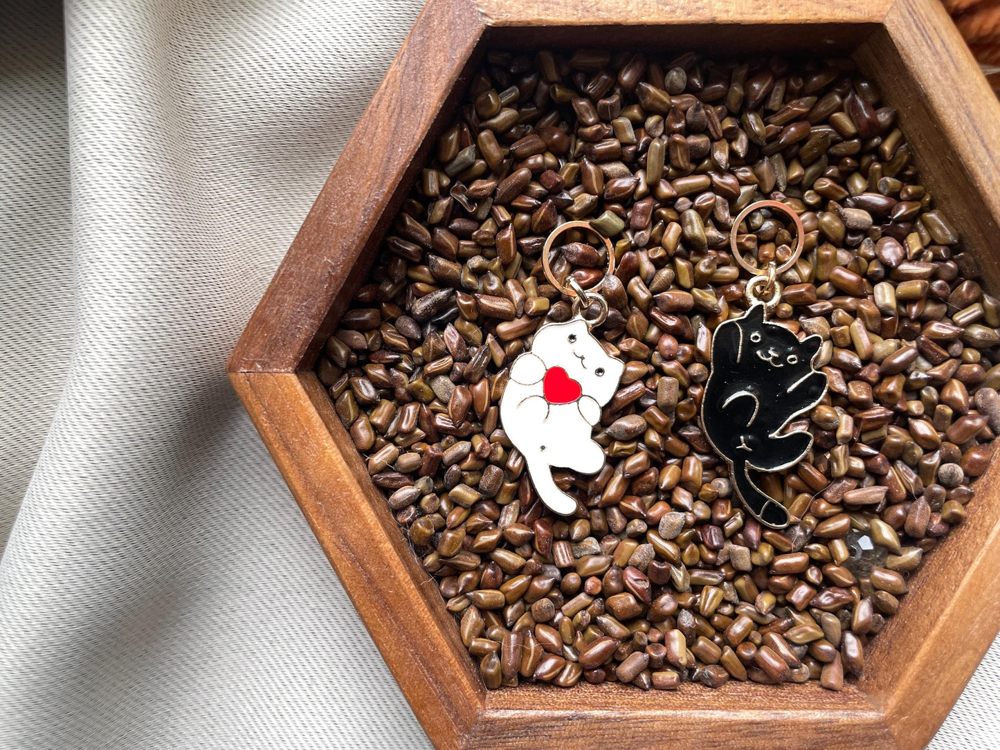 Cat stitch markers