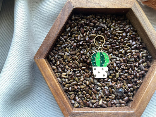 Cactus stitch marker