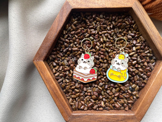 Cat stitch markers