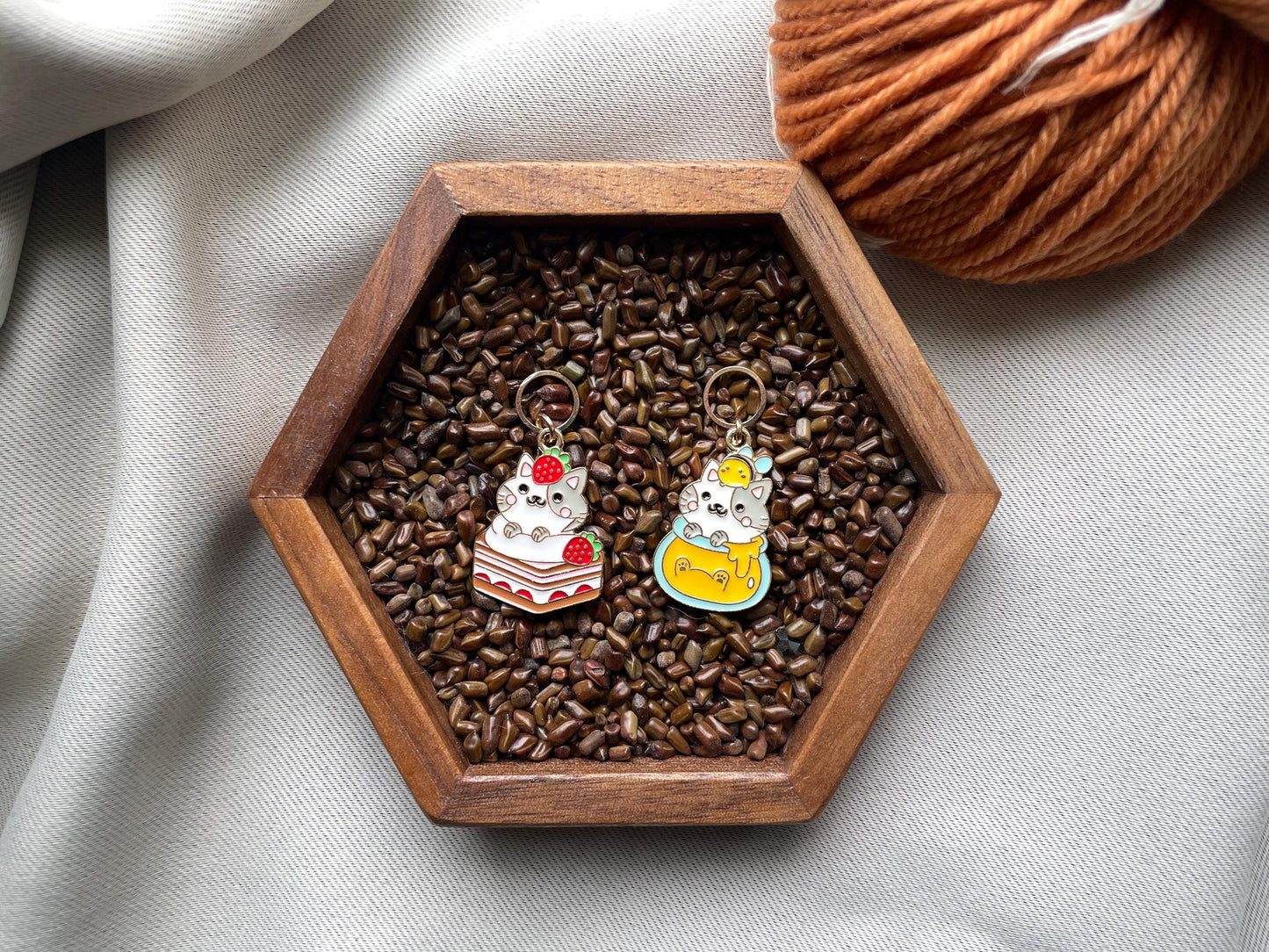 Cat stitch markers