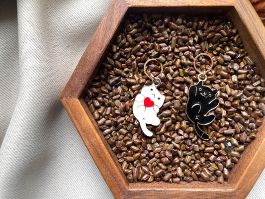 Cat stitch markers